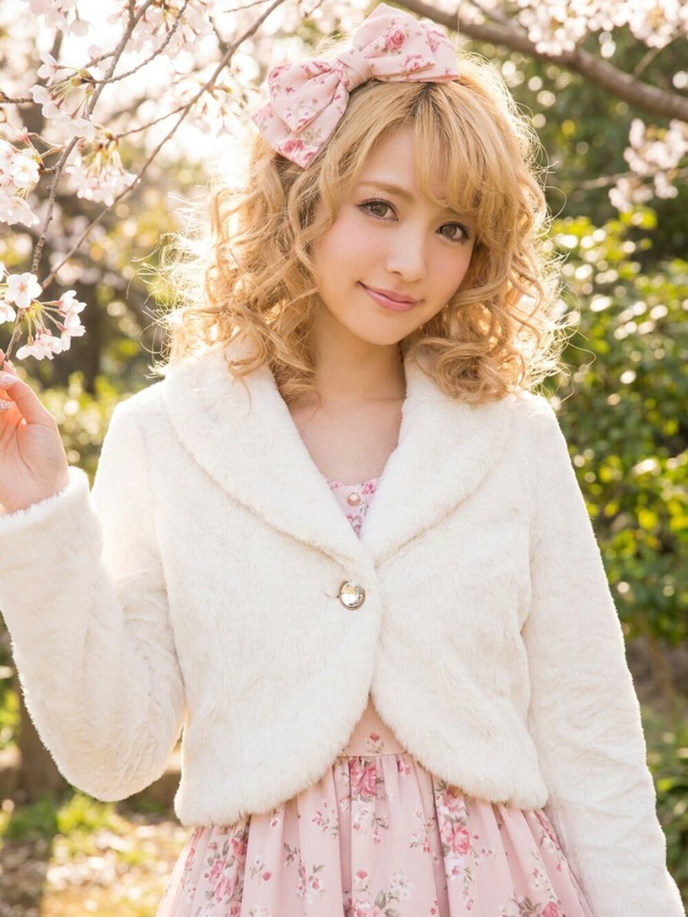 LIZ LISA white hime gyaru jacket w/jewel button closure